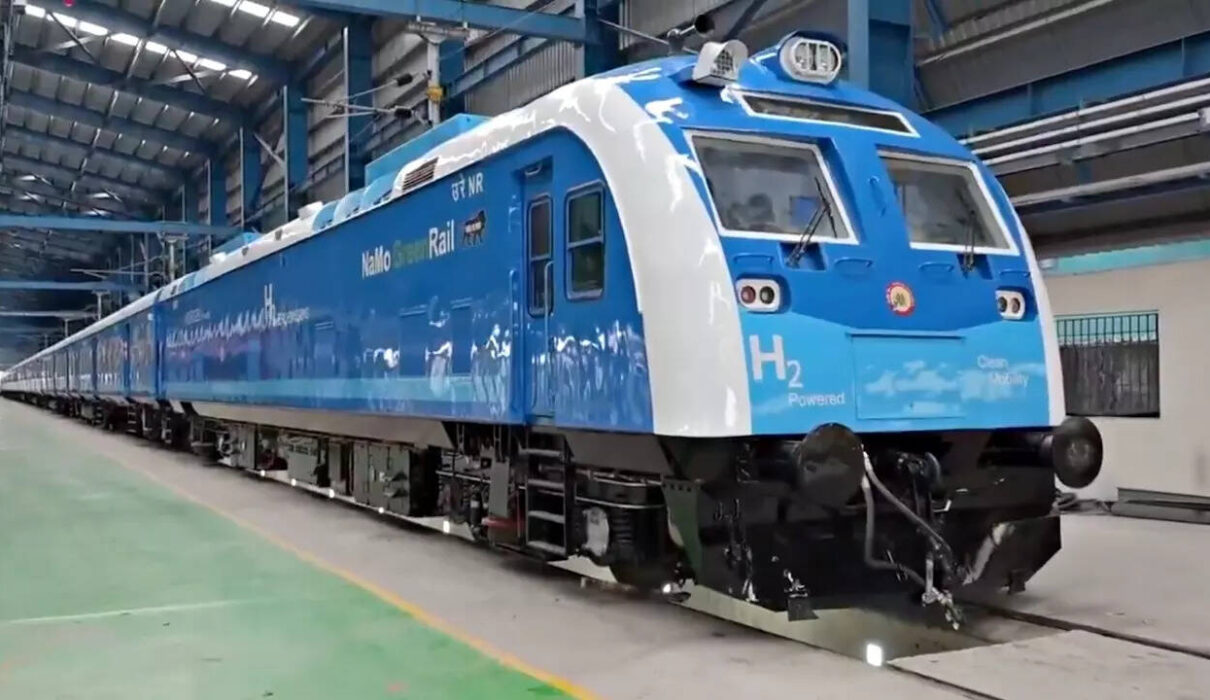 India first hydrogen train by Indian Railways running on hydrogen fuel
